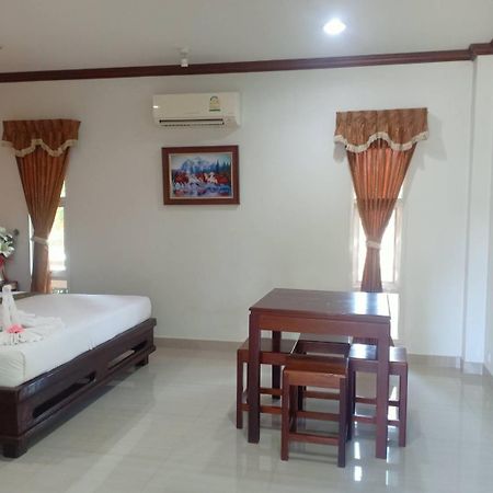 Capital O 75415 Nanthachart Riverview Resort Samut Songkhram Bagian luar foto
