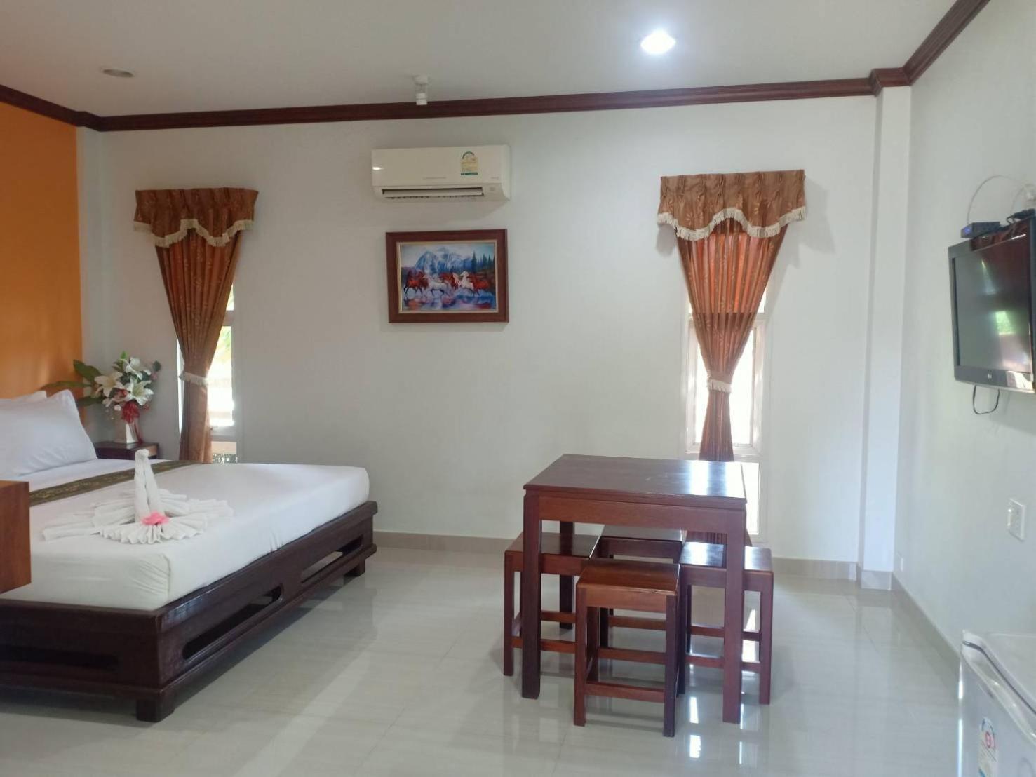Capital O 75415 Nanthachart Riverview Resort Samut Songkhram Bagian luar foto