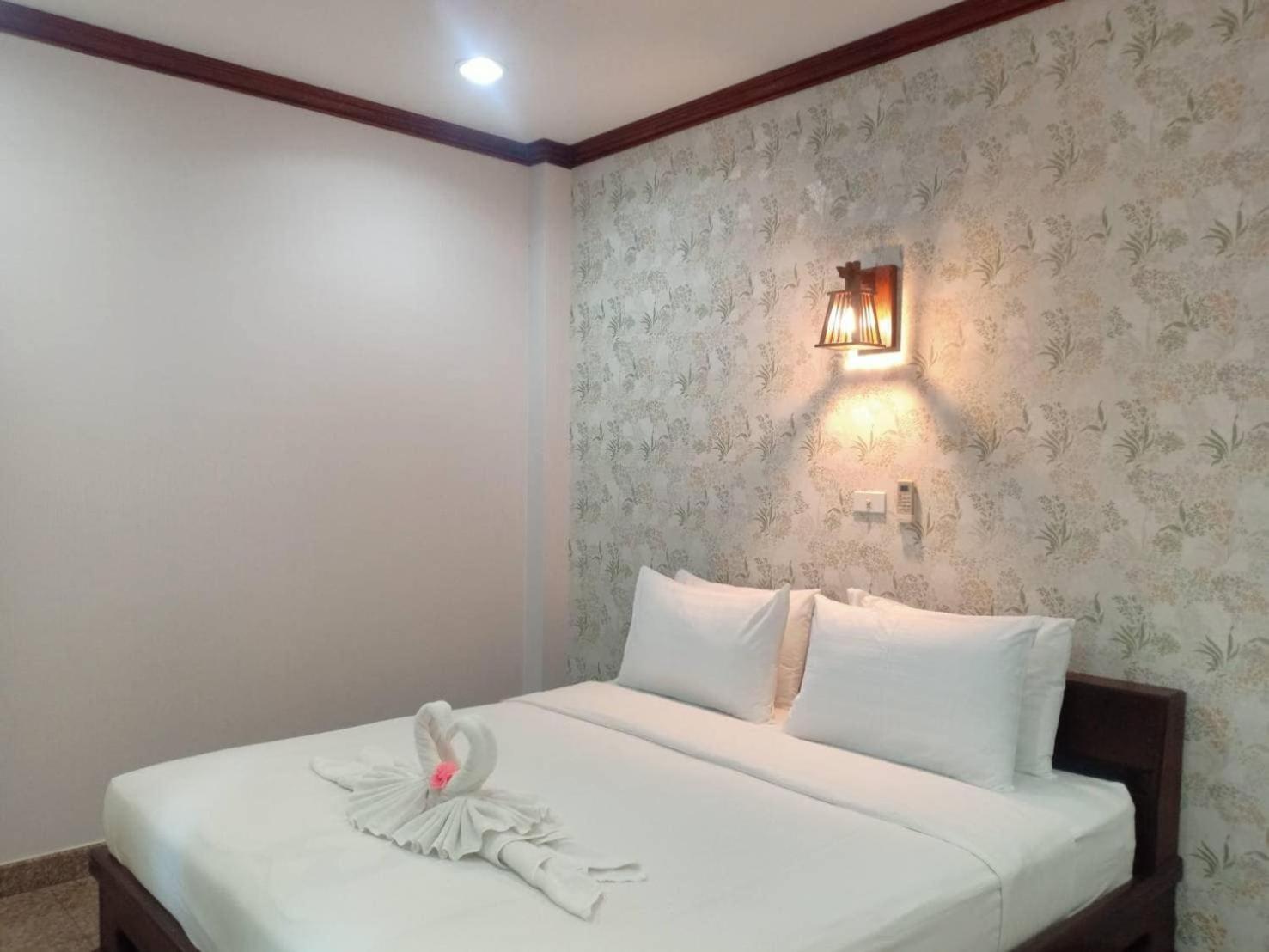 Capital O 75415 Nanthachart Riverview Resort Samut Songkhram Bagian luar foto