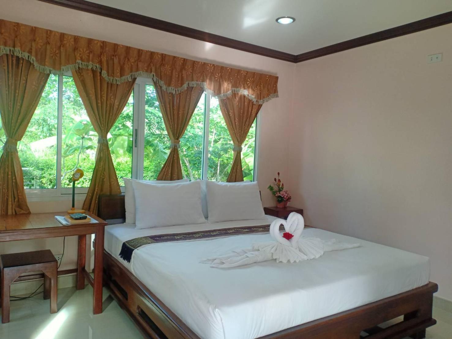 Capital O 75415 Nanthachart Riverview Resort Samut Songkhram Bagian luar foto